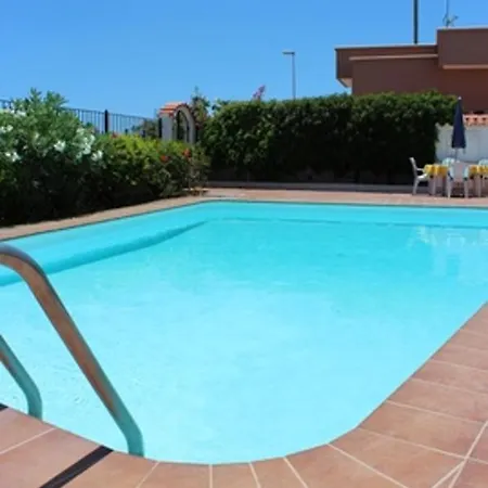 2 Bedrooms House At San Bartolome De Tirajana 300 M Away From The Beach With Sea View Shared Pool And Enclosed Garden * 플라야 델 잉글스